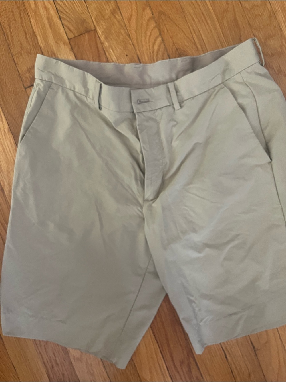 GAP Men's Flat Front Chino Shorts in Light Khaki